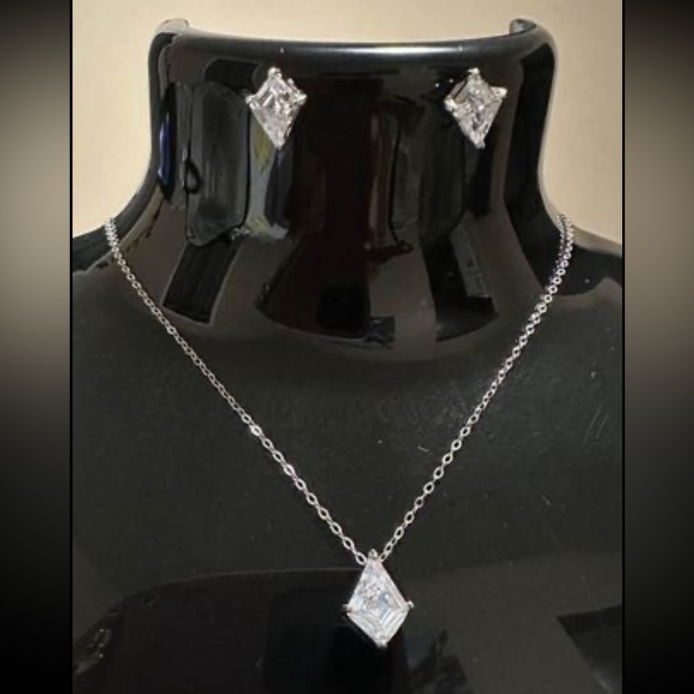 Sterling 925 Silver Diamond Cut Earring and Necklace Gift Set
